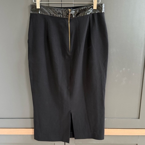 Dolce & Gabbana Wool Blend Skirt w/ Patent Trim • 44 - Picture 5 of 10